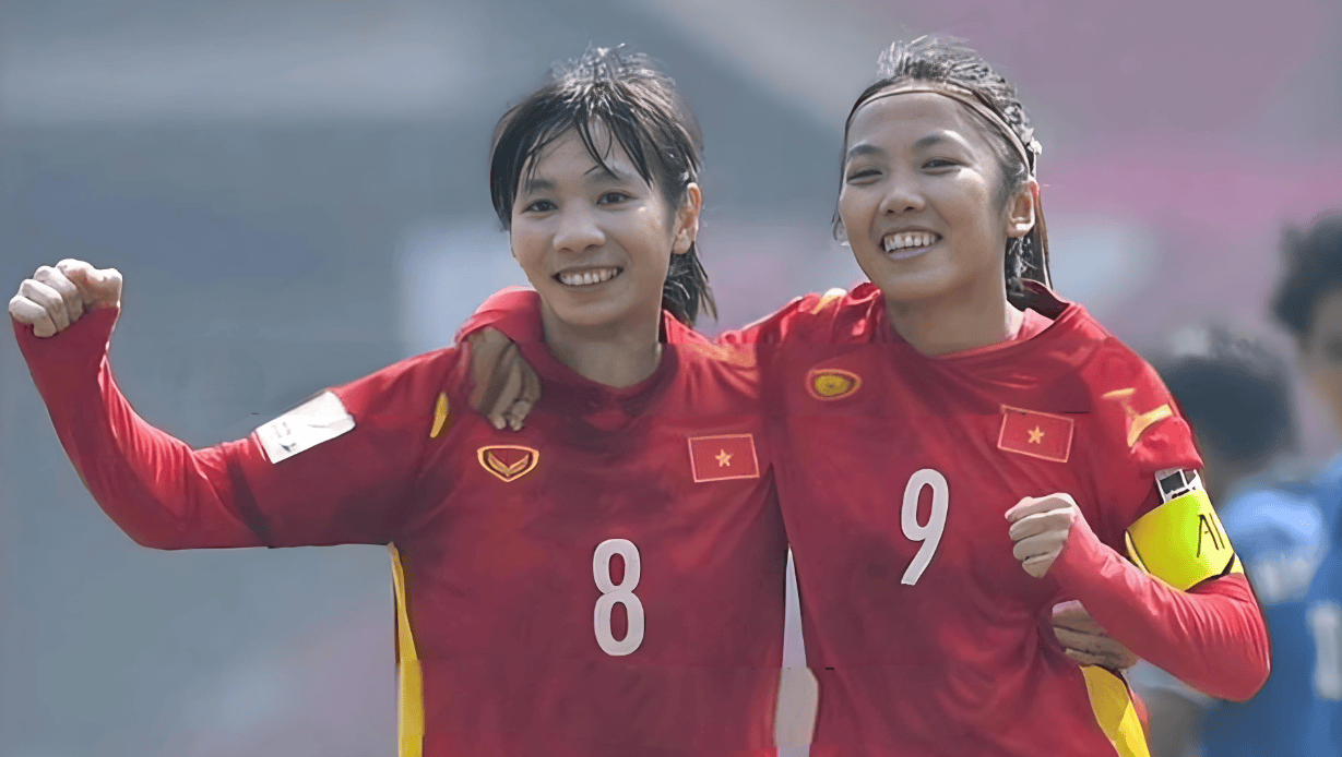 顽强拼搏！中国女足对抗巴西队不放弃