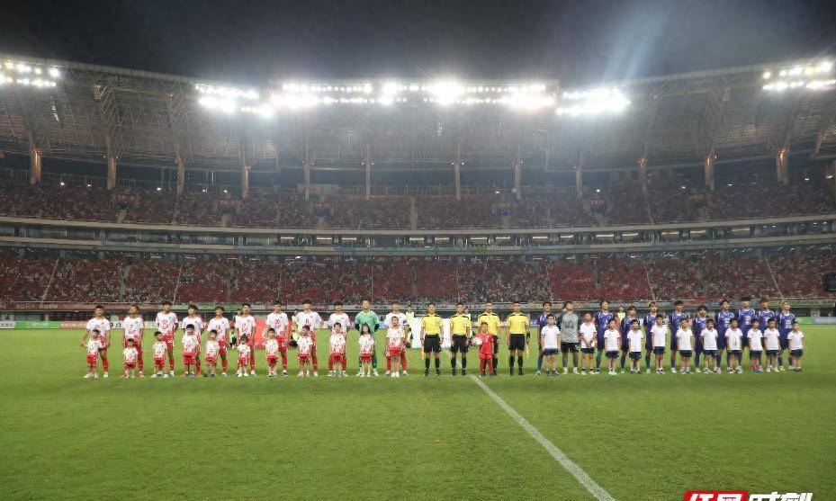 包含亚洲俱乐部足球盛事，激烈对决引发球迷狂热的词条